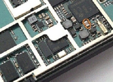 智能手機(jī)上的這個(gè)電子元件是貼片電感還是貼片電容